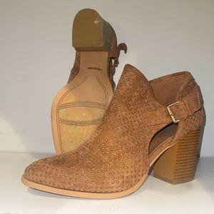 ARider Girl Size 10 women’s ankle boots (tan)